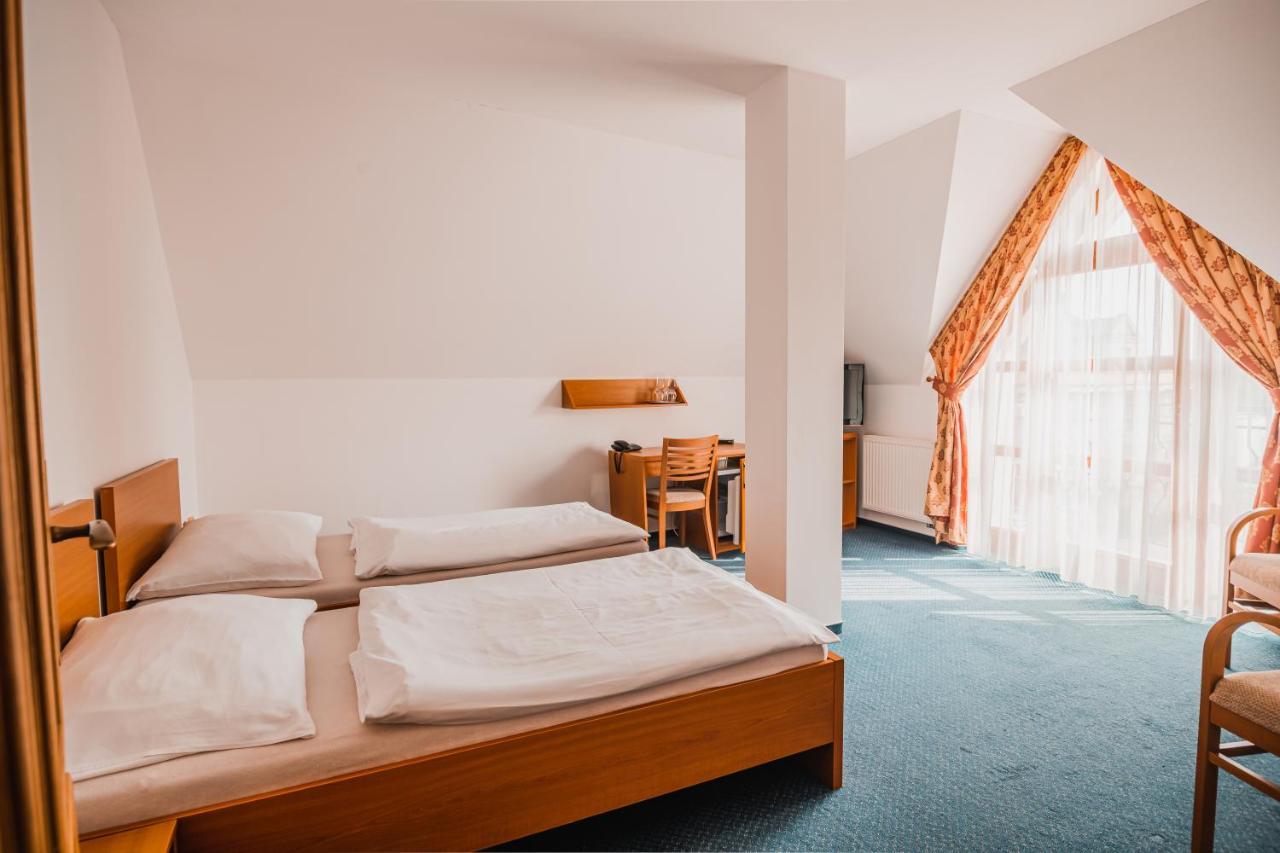 Hotel Krajka**** Vamberk Luaran gambar